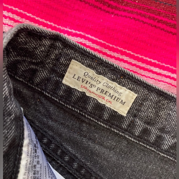 Distressed Black 501 Levi’s Denim Shorts - Picture 4 of 5